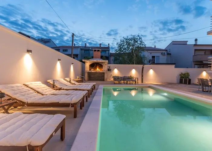 Apartment Pavla With Pool